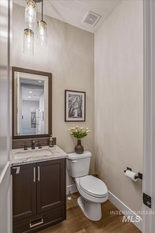 8033 W Sparks Lake Dr, Boise, ID 83714