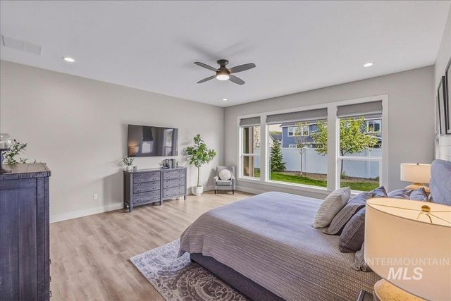 8033 W Sparks Lake Dr, Boise, ID 83714