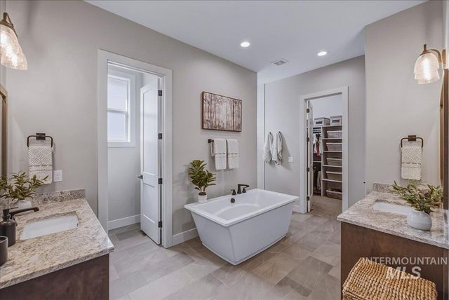 8033 W Sparks Lake Dr, Boise, ID 83714