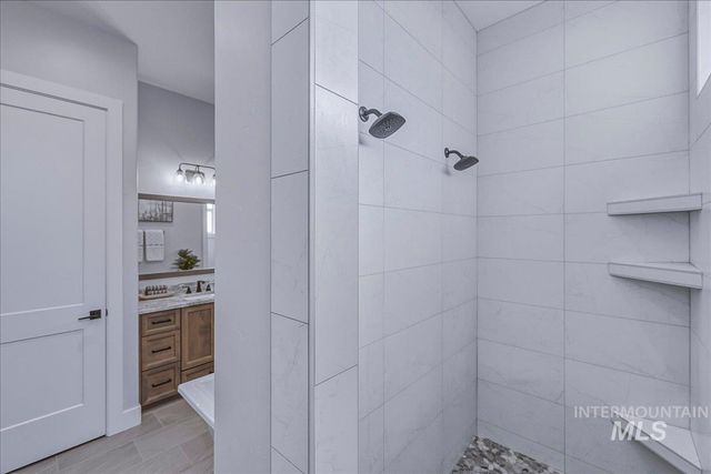 8033 W Sparks Lake Dr, Boise, ID 83714