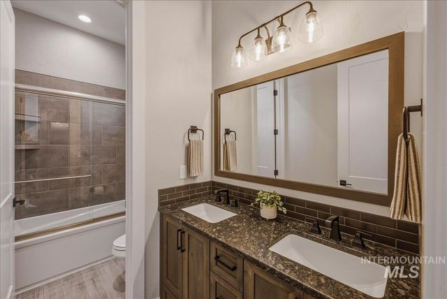 8033 W Sparks Lake Dr, Boise, ID 83714