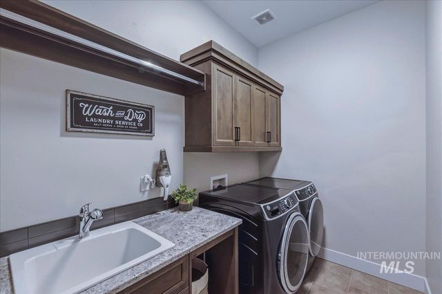 8033 W Sparks Lake Dr, Boise, ID 83714