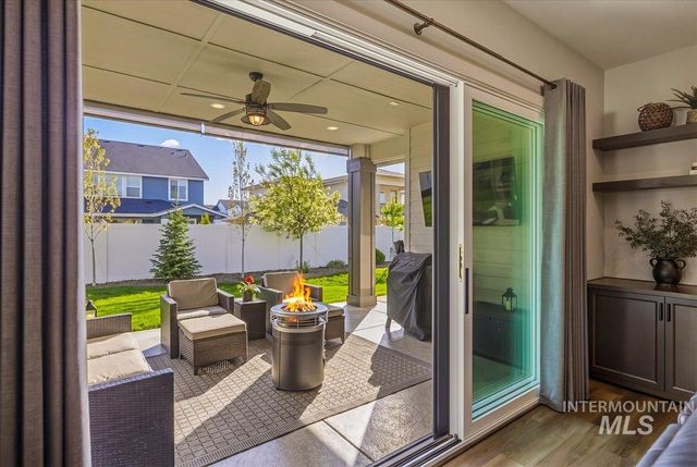 8033 W Sparks Lake Dr, Boise, ID 83714