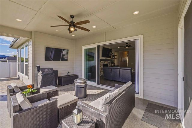 8033 W Sparks Lake Dr, Boise, ID 83714
