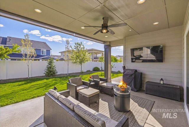 8033 W Sparks Lake Dr, Boise, ID 83714