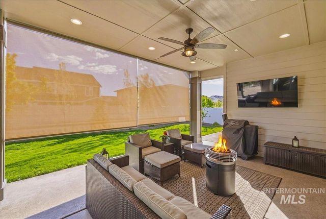 8033 W Sparks Lake Dr, Boise, ID 83714