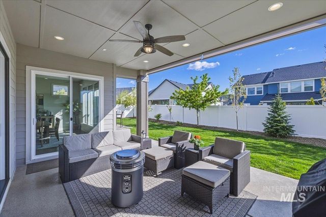 8033 W Sparks Lake Dr, Boise, ID 83714
