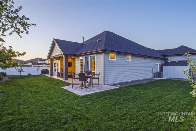 8033 W Sparks Lake Dr, Boise, ID 83714