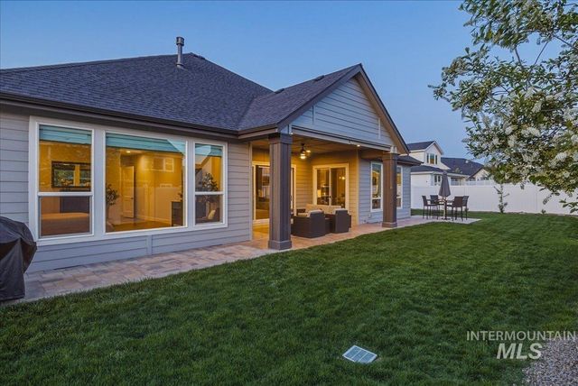 8033 W Sparks Lake Dr, Boise, ID 83714