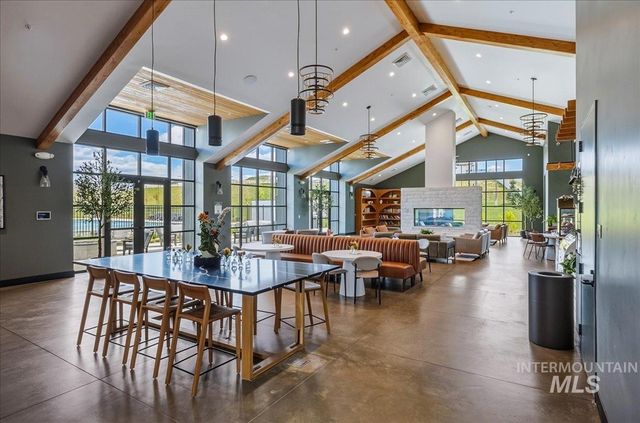 8033 W Sparks Lake Dr, Boise, ID 83714