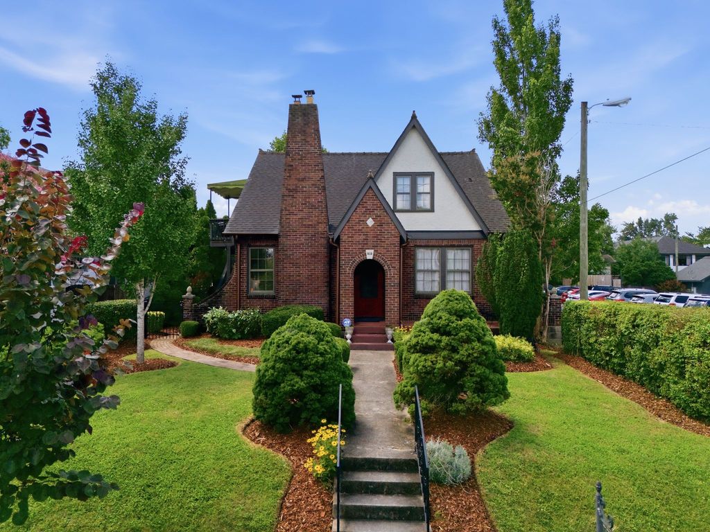919 Caruthers Ave, Nashville, TN 37204