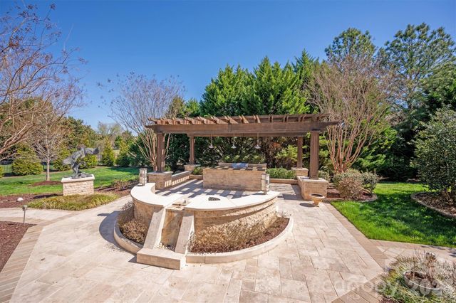 845 Wandering Way Drive, Waxhaw, NC 28173