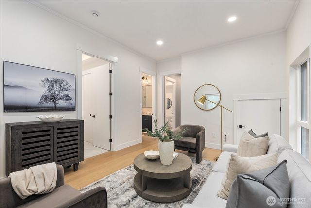 10416 130th Avenue NE, Kirkland, WA 98033