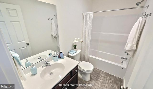13 ARCADIA DR, Elizabethtown, PA 17022