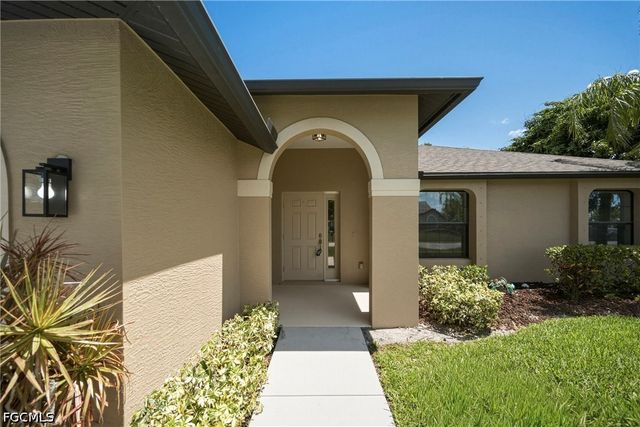 1502 SE 33rd ST, Cape Coral, FL 33904