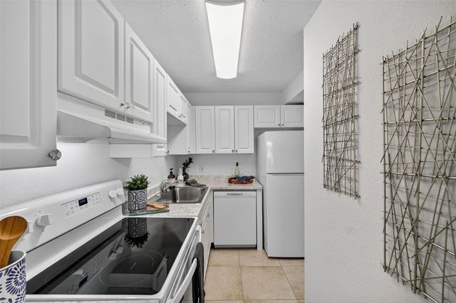 13755 ORANGE SUNSET DRIVE 101, Tampa, FL 33618