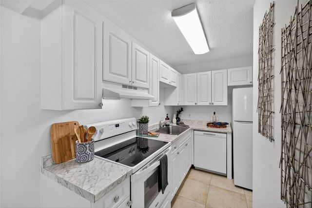 13755 ORANGE SUNSET DRIVE 101, Tampa, FL 33618