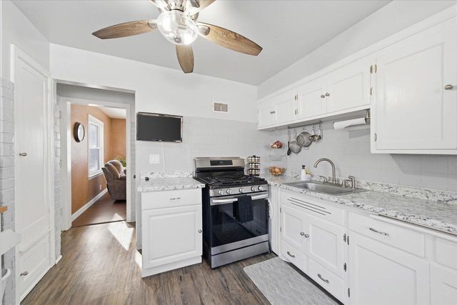 7026 W Dreyer PLACE, West Allis, WI 53219