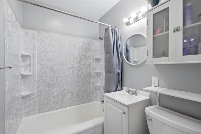 7026 W Dreyer PLACE, West Allis, WI 53219