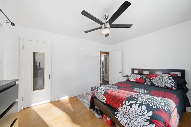 7026 W Dreyer PLACE, West Allis, WI 53219