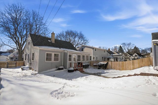 7026 W Dreyer PLACE, West Allis, WI 53219