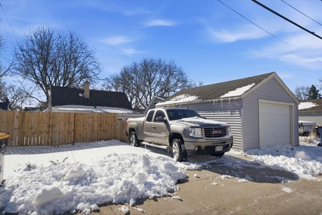 7026 W Dreyer PLACE, West Allis, WI 53219