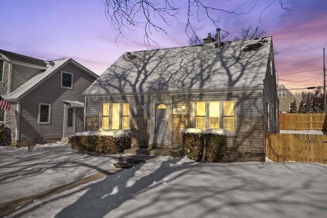 7026 W Dreyer PLACE, West Allis, WI 53219