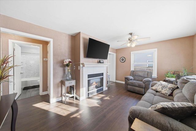 7026 W Dreyer PLACE, West Allis, WI 53219