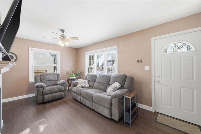 7026 W Dreyer PLACE, West Allis, WI 53219