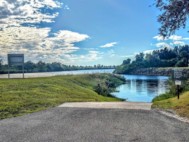 2915 Ortona Locks Rd, Moore Haven, FL 33471