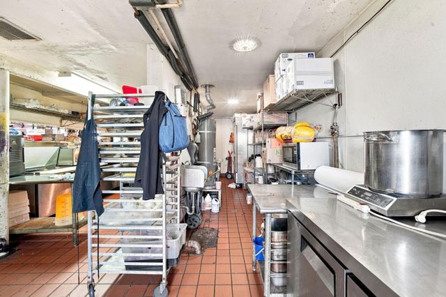 2633 San Pablo Avenue, Oakland, CA 94612