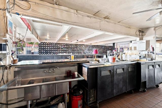 2633 San Pablo Avenue, Oakland, CA 94612