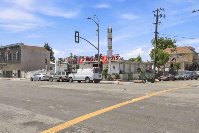 2633 San Pablo Avenue, Oakland, CA 94612