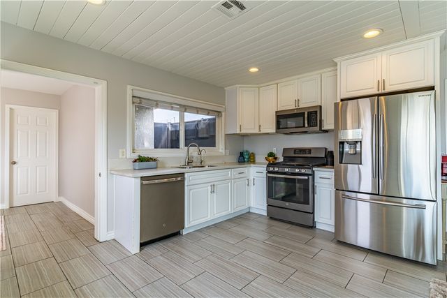 9784 Poplar Avenue, Fontana, CA 92335