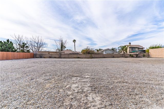 9784 Poplar Avenue, Fontana, CA 92335