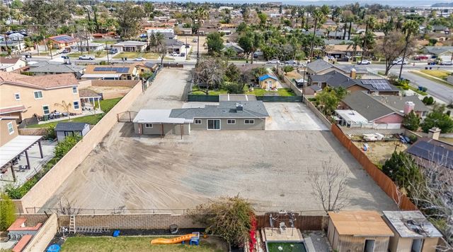 9784 Poplar Avenue, Fontana, CA 92335