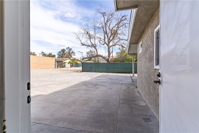 9784 Poplar Avenue, Fontana, CA 92335