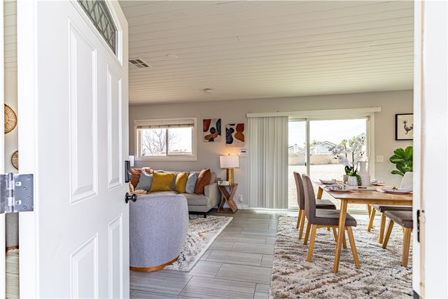 9784 Poplar Avenue, Fontana, CA 92335