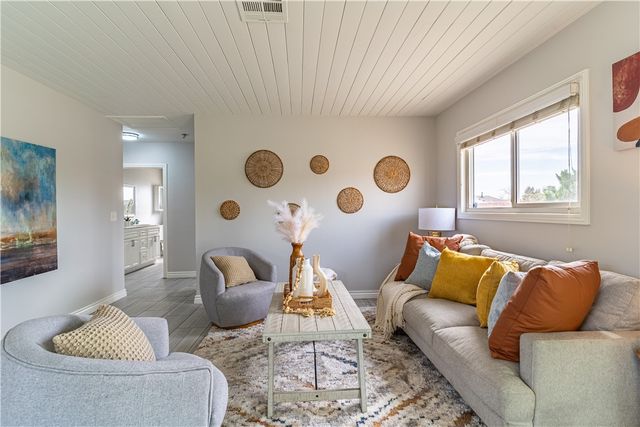 9784 Poplar Avenue, Fontana, CA 92335