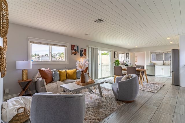 9784 Poplar Avenue, Fontana, CA 92335