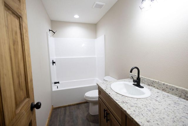 330 S Long Avenue, Hartville, MO 65667