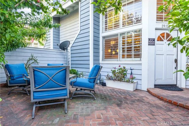 19110 Beachcrest Lane E, Huntington Beach, CA 92646