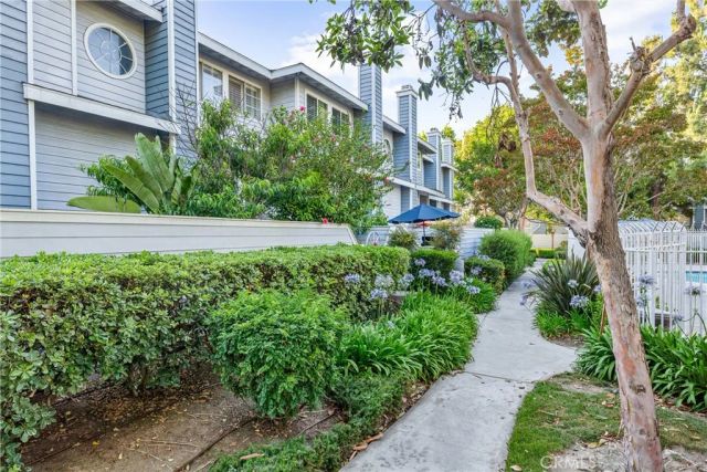 19110 Beachcrest Lane E, Huntington Beach, CA 92646