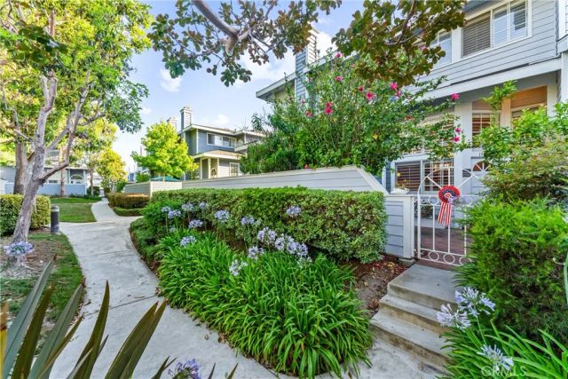 19110 Beachcrest Lane E, Huntington Beach, CA 92646