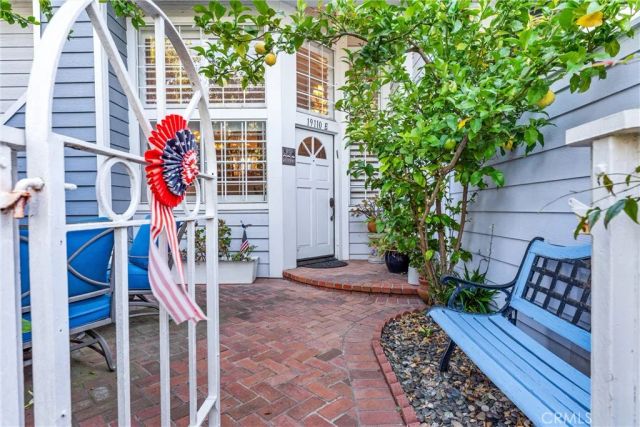 19110 Beachcrest Lane E, Huntington Beach, CA 92646