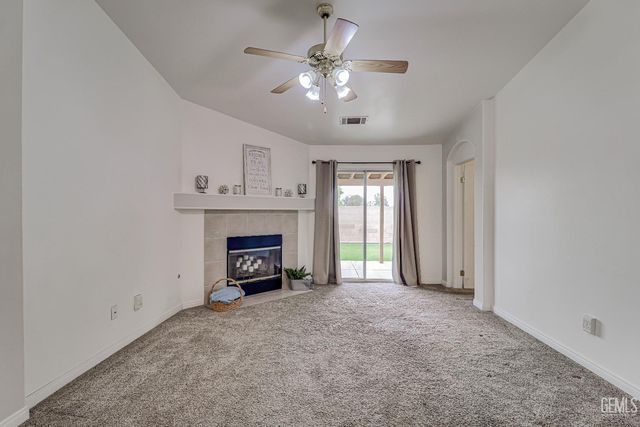261 Tanner Michael Drive, Bakersfield, CA 93308