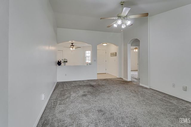 261 Tanner Michael Drive, Bakersfield, CA 93308