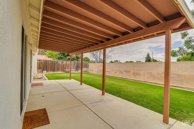 261 Tanner Michael Drive, Bakersfield, CA 93308