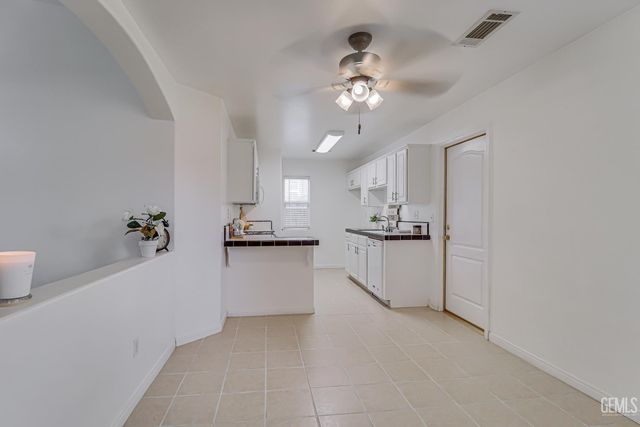 261 Tanner Michael Drive, Bakersfield, CA 93308