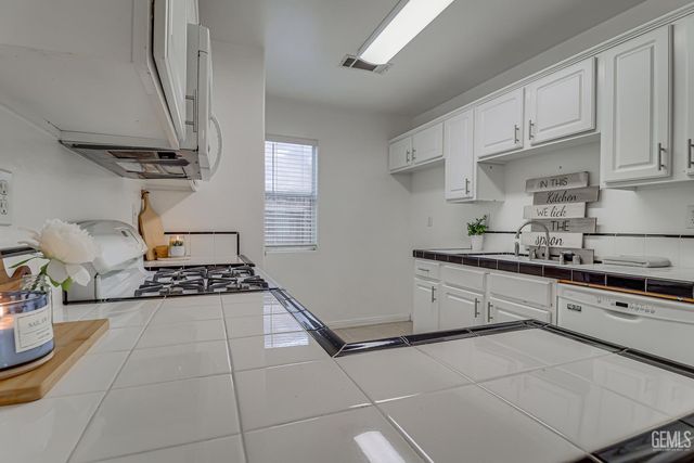 261 Tanner Michael Drive, Bakersfield, CA 93308